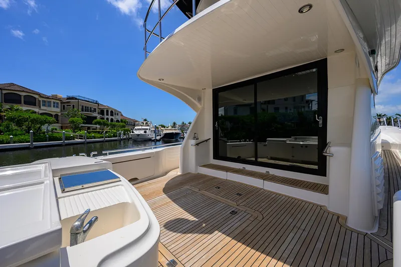 Slide: The Image of Maritimo 52 JAMCAT@SEA - Cockpit - 4