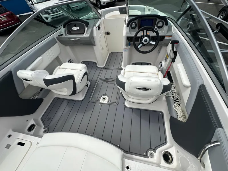 Slide: The Image of 2023 Chaparral 21 SSi OB boat interior with modern dashboard and seating. - 6