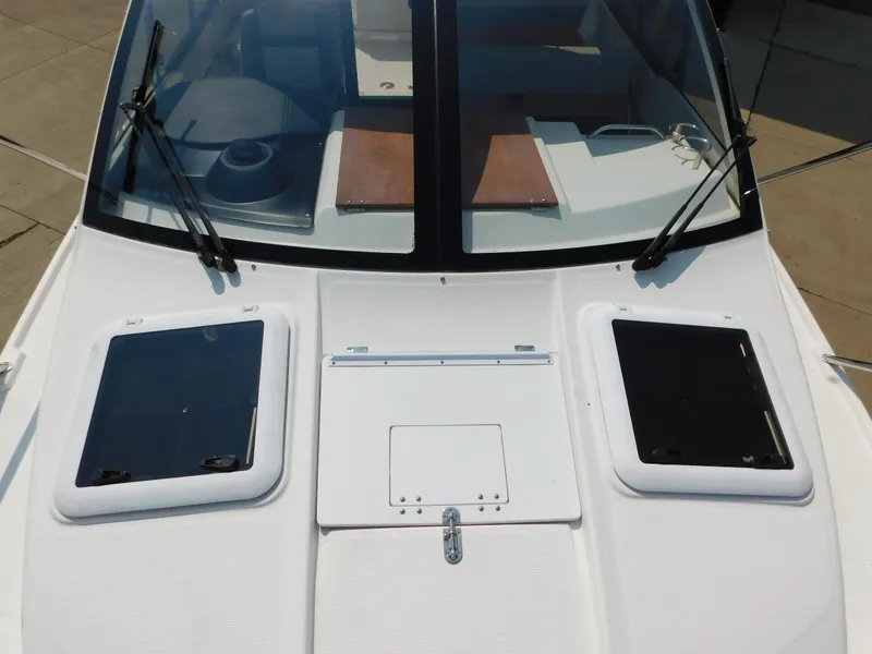 Slide: The Image of Cutwater C-24 2017 - 100