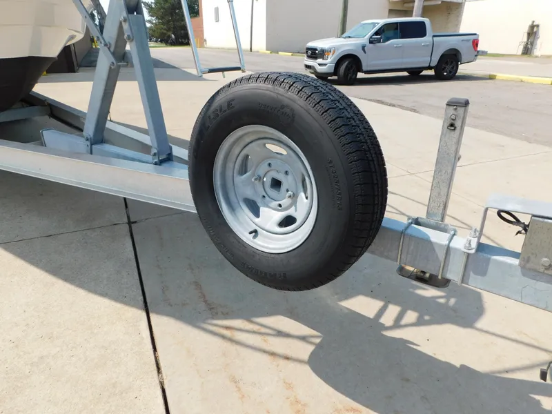 Slide: The Image of Cutwater C-24 2017 - 105