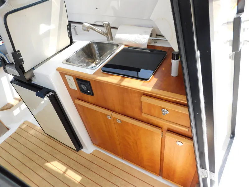 Slide: The Image of Cutwater C-24 2017 - 51