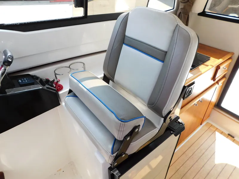 Slide: The Image of Cutwater C-24 2017 - 60