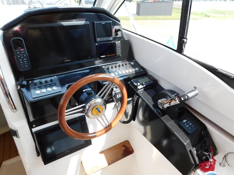 Slide: The Image of Cutwater C-24 2017 - 62