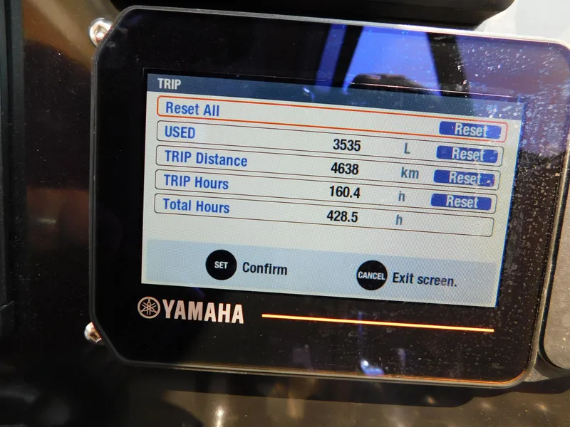 Slide: The Image of Cutwater C-24 2017 - 71