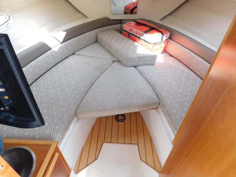 Slide: The Image of Cutwater C-24 2017 - 73