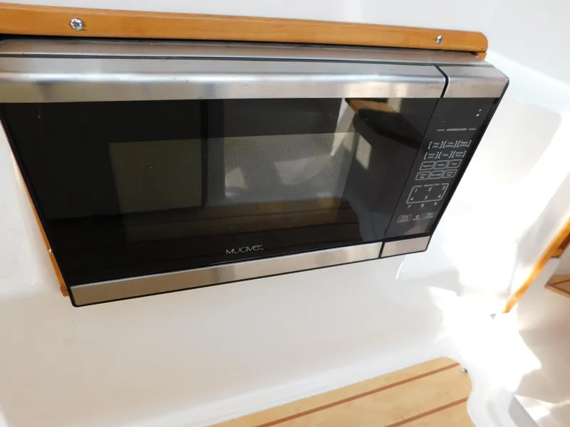 Slide: The Image of Cutwater C-24 2017 - 79