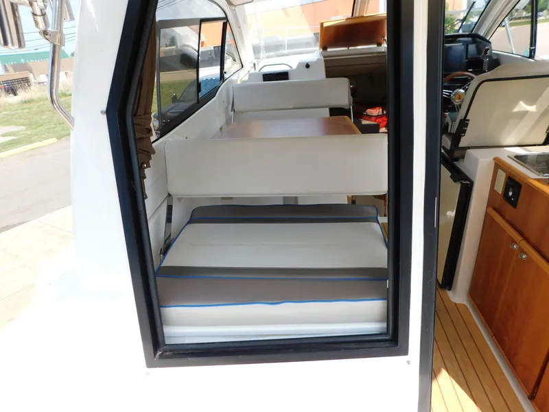 Slide: The Image of Cutwater C-24 2017 - 83