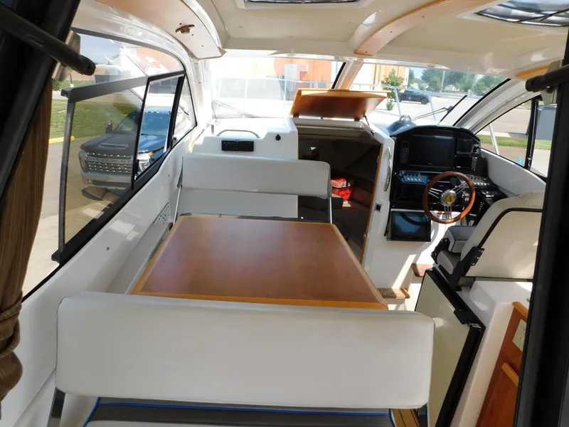 Slide: The Image of Cutwater C-24 2017 - 84