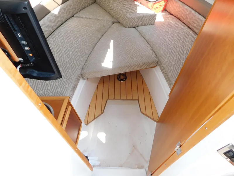 Slide: The Image of Cutwater C-24 2017 - 86