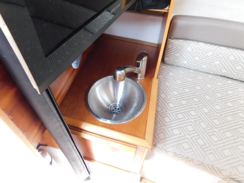 Slide: The Image of Cutwater C-24 2017 - 88