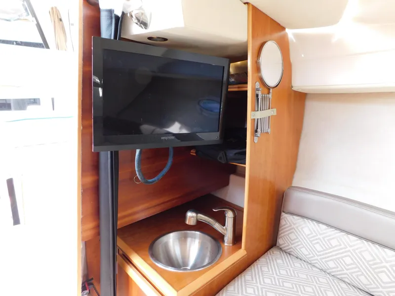 Slide: The Image of Cutwater C-24 2017 - 89