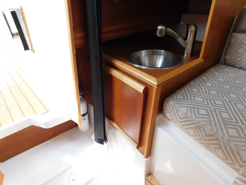 Slide: The Image of Cutwater C-24 2017 - 90