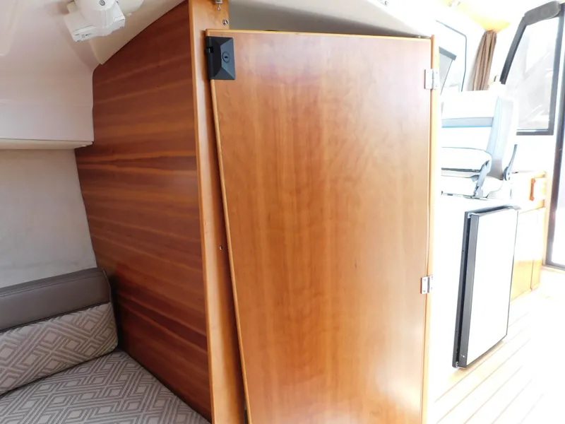 Slide: The Image of Cutwater C-24 2017 - 91