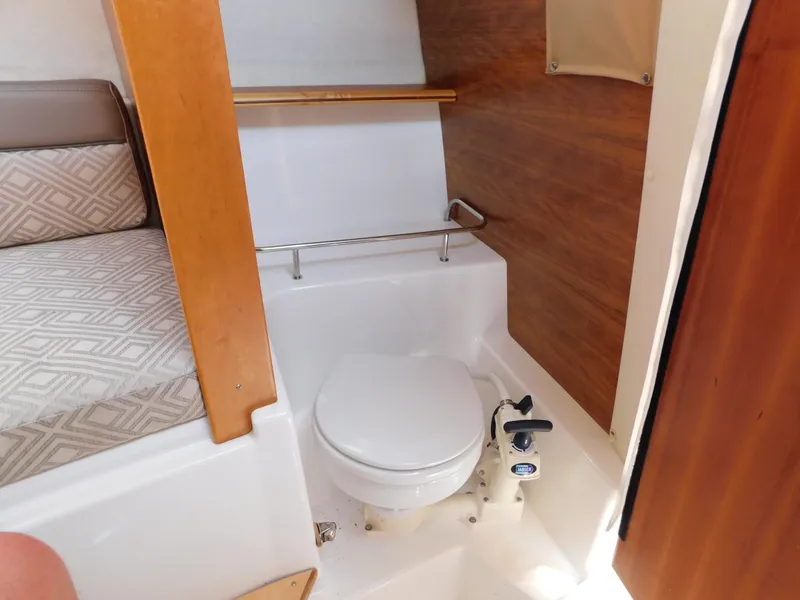 Slide: The Image of Cutwater C-24 2017 - 92