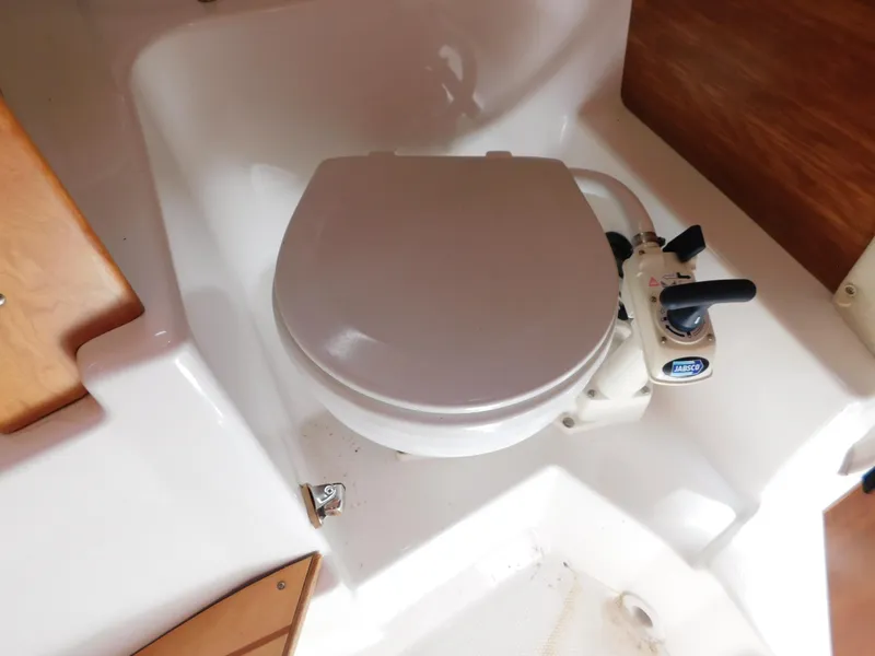 Slide: The Image of Cutwater C-24 2017 - 94