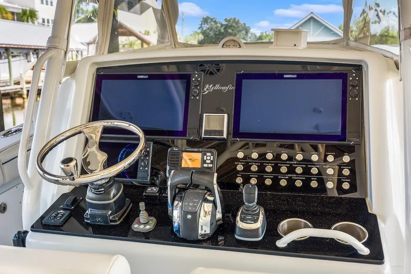 Slide: The Image of Yellowfin 39 Offshore 2013 - 72