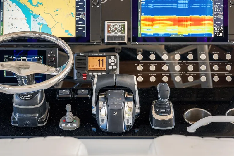 Slide: The Image of Yellowfin 39 Offshore 2013 - 77