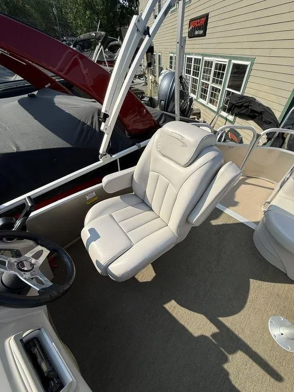 Slide: The Image of 2015 Bennington 21 SLX boat interior with captain's chair and steering wheel. - 18