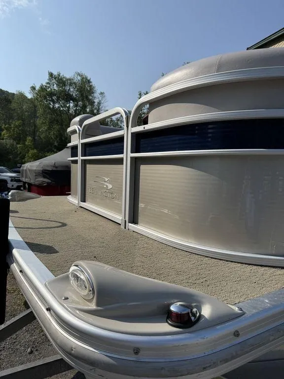 Slide: The Image of 2015 Bennington 21 SLX pontoon boat with sleek design and metallic finish. - 4