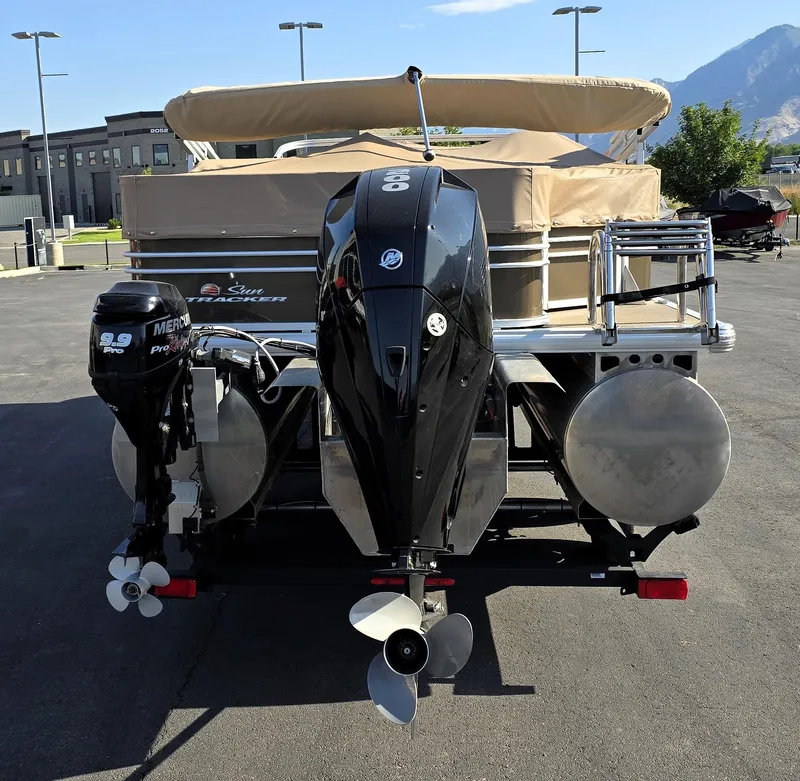 Slide: The Image of 2023 Sun Tracker SportFish 22 XP3 pontoon boat with dual Mercury outboard motors. - 28