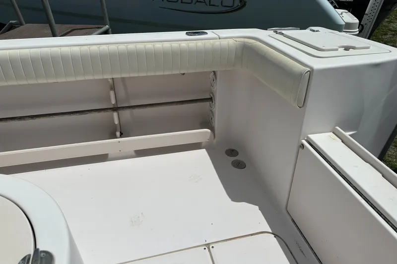 Slide: The Image of Grady-White Fisherman 222 2004 - 50