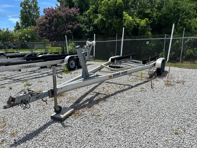 Slide: The Image of Grady-White Fisherman 222 2004 - 52