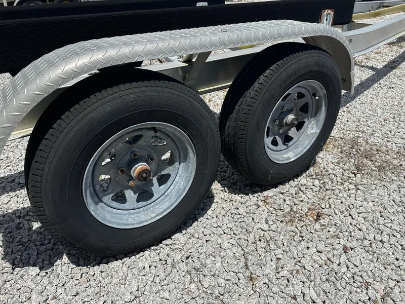 Slide: The Image of Grady-White Fisherman 222 2004 - 56