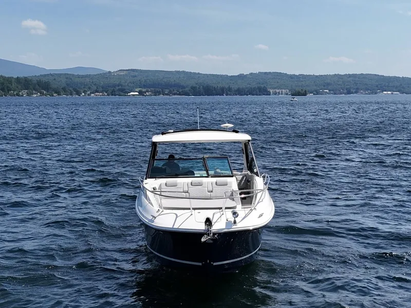 Slide: The Image of Sea Ray 320 Sundancer 2023 - 3