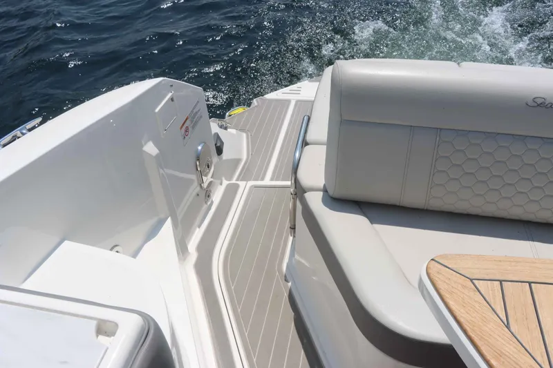 Slide: The Image of Sea Ray 320 Sundancer 2023 - 32