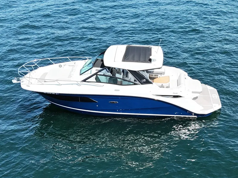 Slide: The Image of Sea Ray 320 Sundancer 2023 - 4