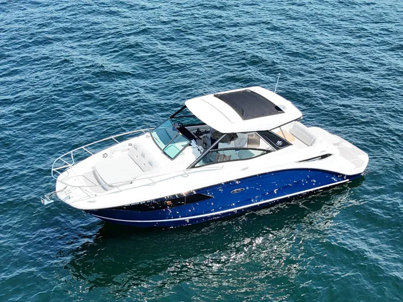 Slide: The Image of Sea Ray 320 Sundancer 2023 - 5