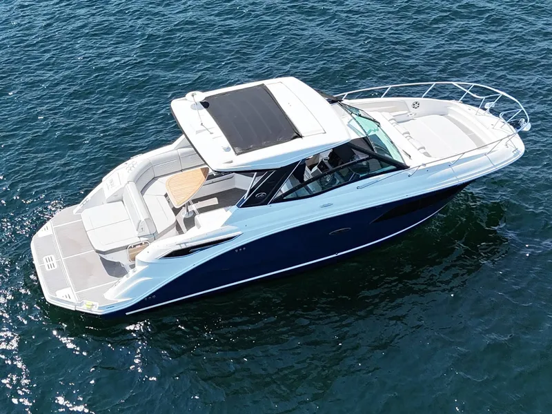 Slide: The Image of Sea Ray 320 Sundancer 2023 - 7