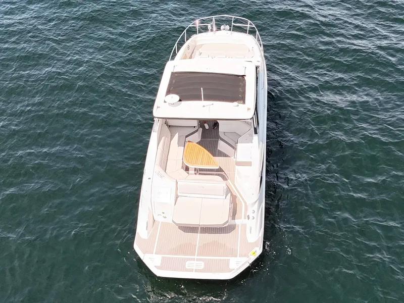 Slide: The Image of Sea Ray 320 Sundancer 2023 - 8