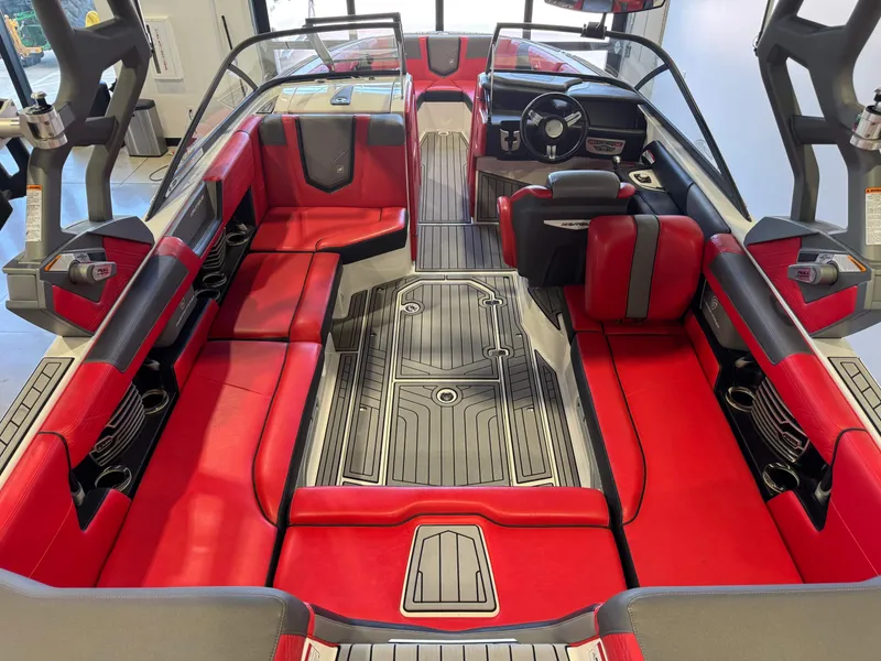 Slide: The Image of Nautique Super Air Nautique G23 2018 - 12