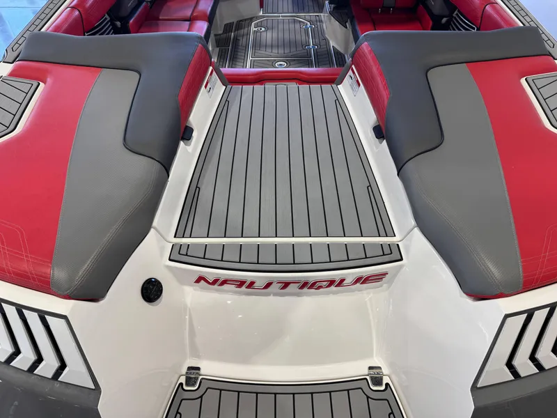 Slide: The Image of Nautique Super Air Nautique G23 2018 - 9