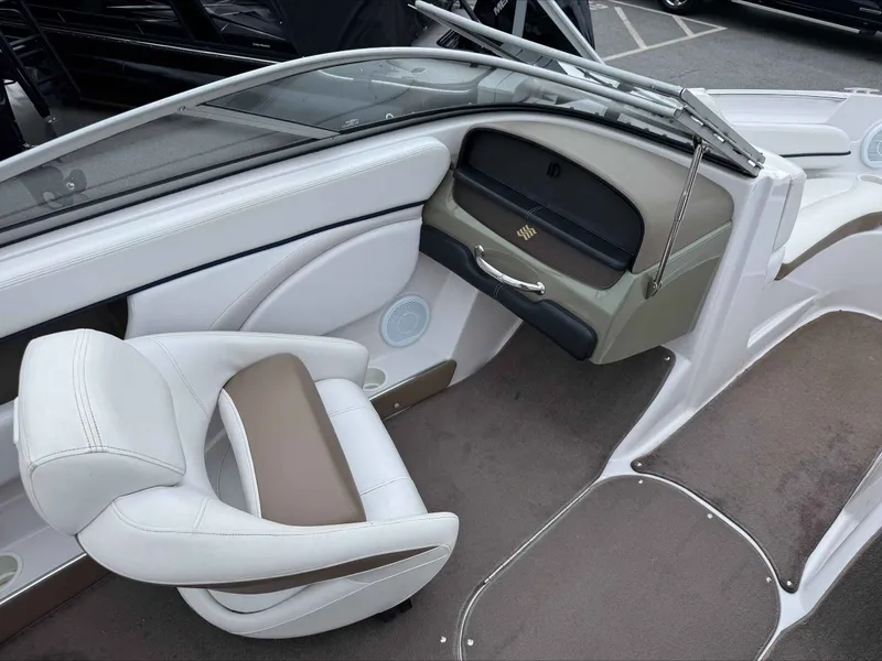 Slide: The Image of Four Winns 200 Horizon 2007 - 9