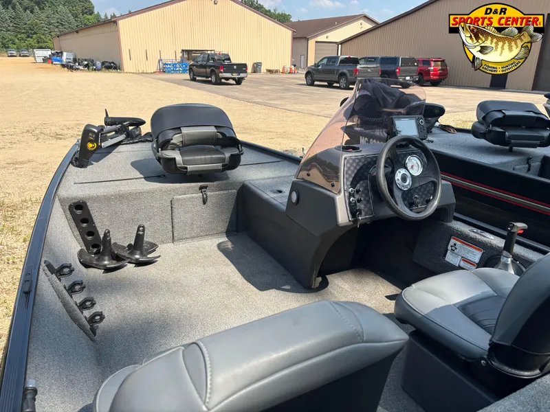 Slide: The Image of 2021 Tracker Bass Tracker Classic XL boat interior at D&R Sports Center. - 5