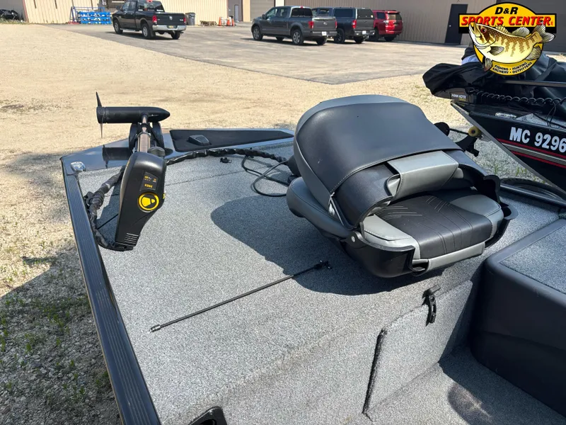 Slide: The Image of 2021 Tracker Bass Tracker Classic XL boat with trolling motor and folded seat. - 6