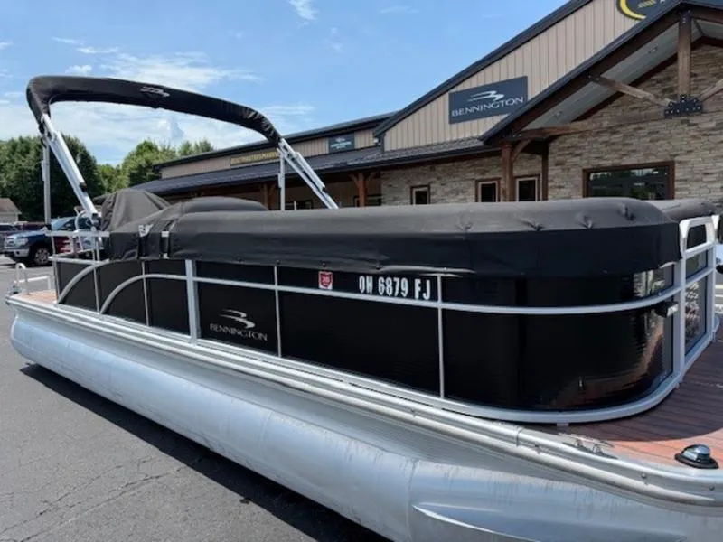 Slide: The Image of 2014 Bennington 22 SLX pontoon boat with cover, parked outside dealership. - 11
