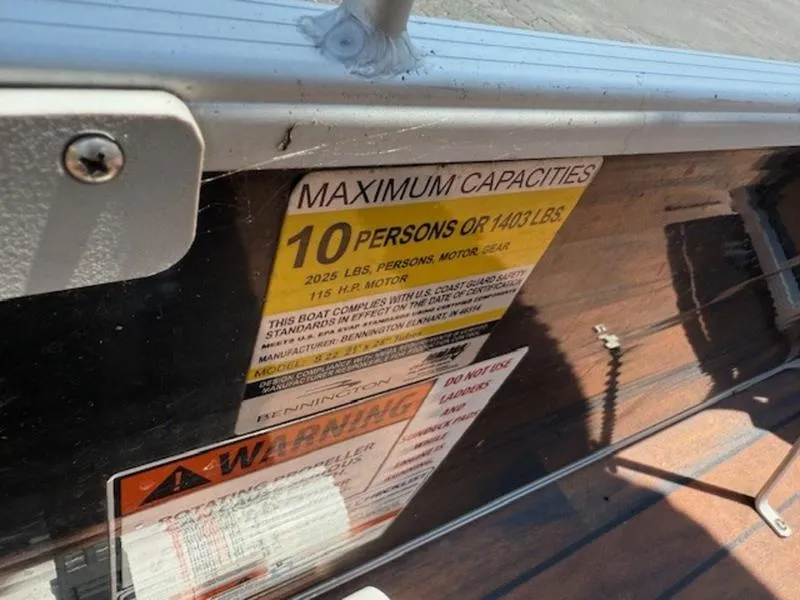 Slide: The Image of 2014 Bennington 22 SLX boat capacity label, maximum 10 persons or 1403 lbs. - 13