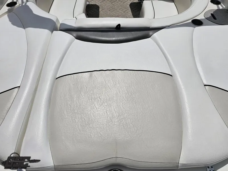 Slide: The Image of 2007 Rinker 246 Captiva Bowrider white leather seating detail. - 42