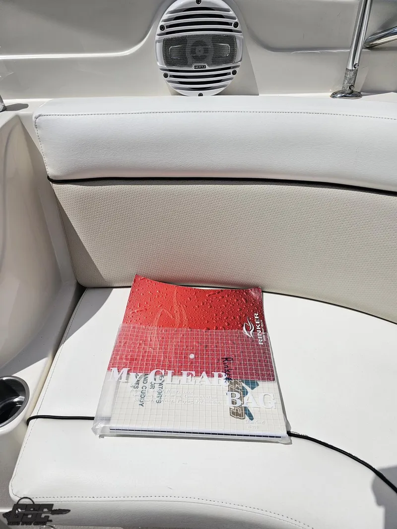 Slide: The Image of Rinker 246 Captiva Bowrider 2007 - 79