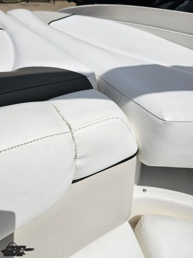 Slide: The Image of Rinker 246 Captiva Bowrider 2007 - 90