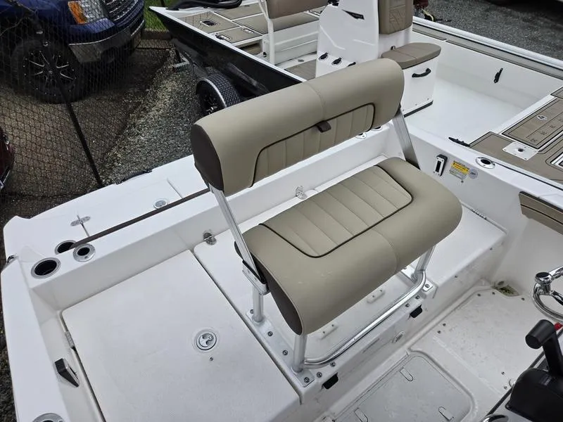 Slide: The Image of 2022 Yamaha Boats 195 FSH® SPORT interior with beige seating and white deck. - 11