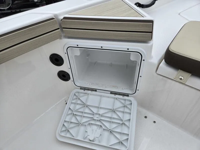 Slide: The Image of Open storage compartment on 2022 Yamaha Boats 195 FSH® SPORT deck. - 18