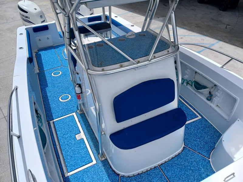 Slide: The Image of 2002 ProKat 2860 Center Console boat with blue deck and seating. - 4