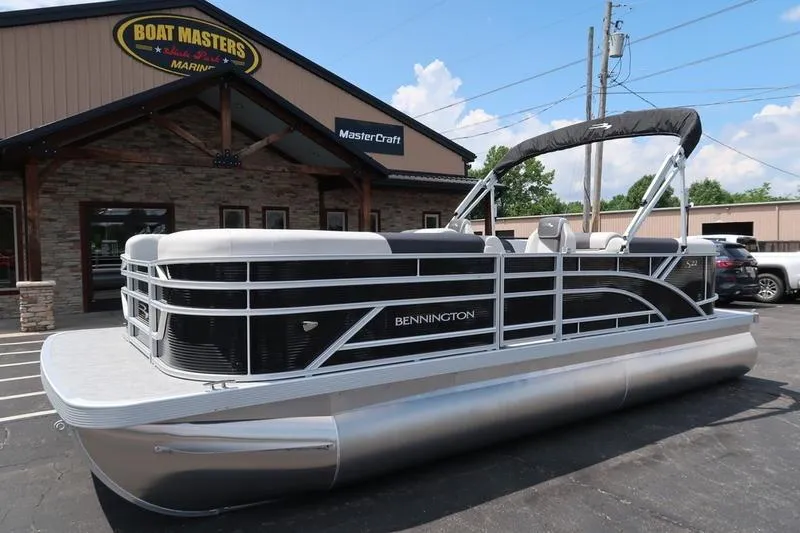 Slide: The Image of 2026 Bennington S Quad Bench 22 SSR pontoon boat at Boat Masters Marine. - 10