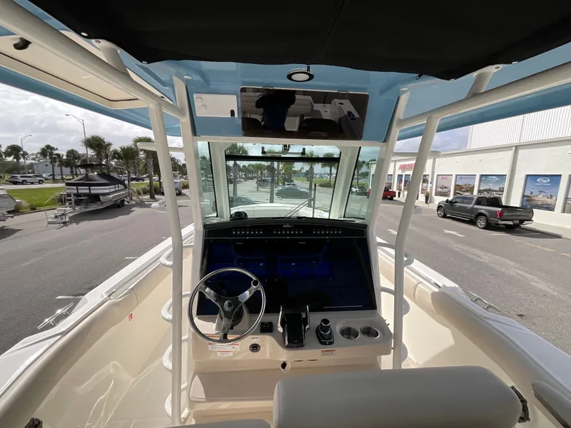 Slide: The Image of Boston Whaler 330 Outrage 2026 - 13