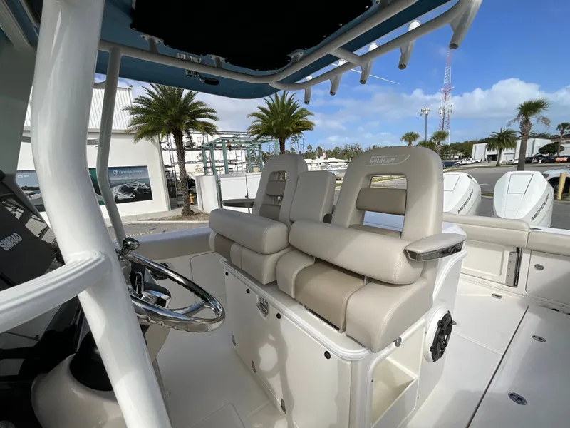 Slide: The Image of Boston Whaler 330 Outrage 2026 - 16