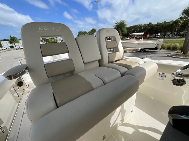 Slide: The Image of Boston Whaler 330 Outrage 2026 - 21